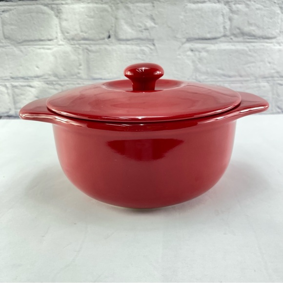 ***SOLD*** Chantal Covered Casserole Dish 1 1/4 Quart - Picture 1 of 15